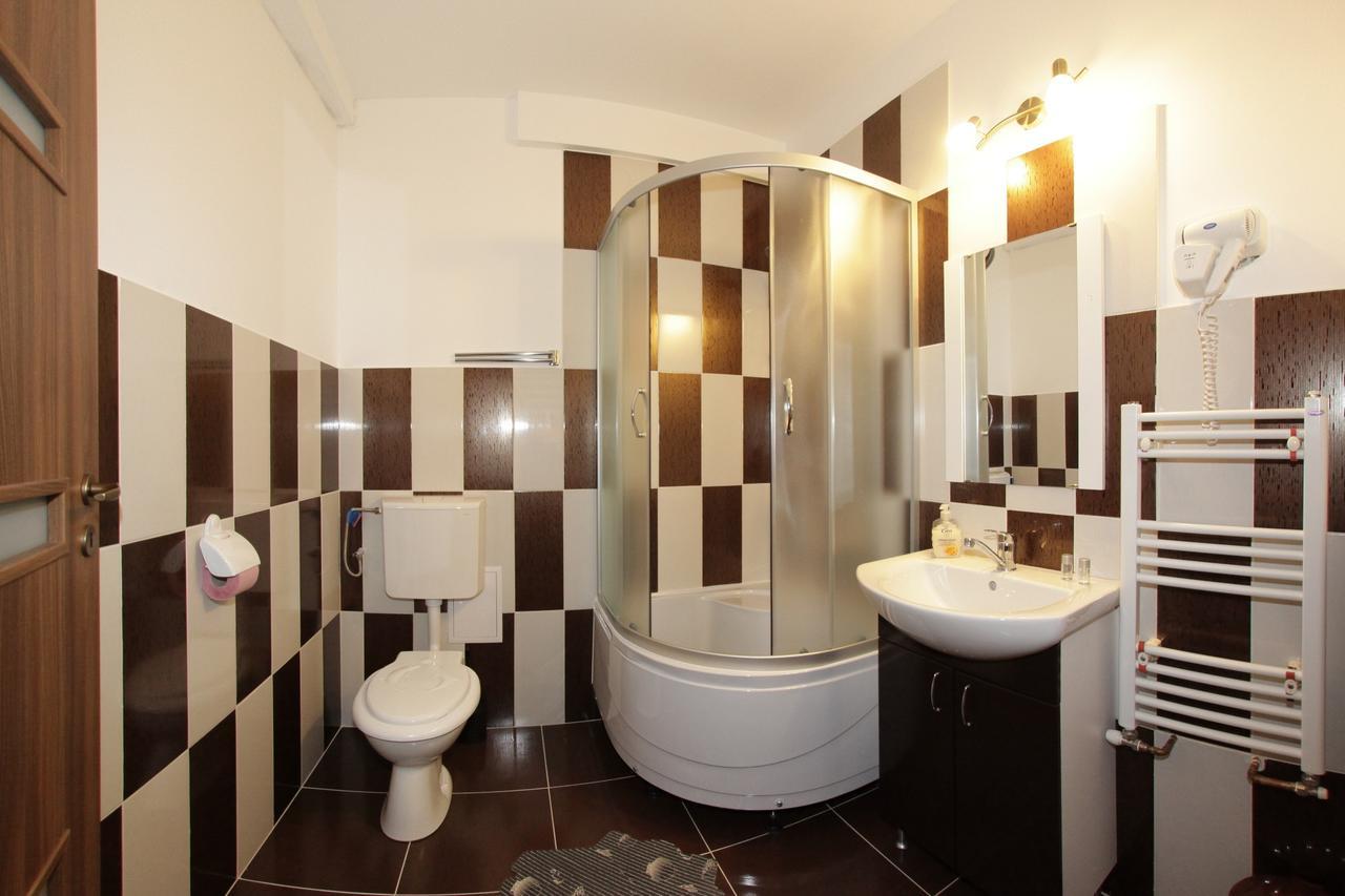 Pensiunea Cocosul Rosu Sibiu Exterior foto