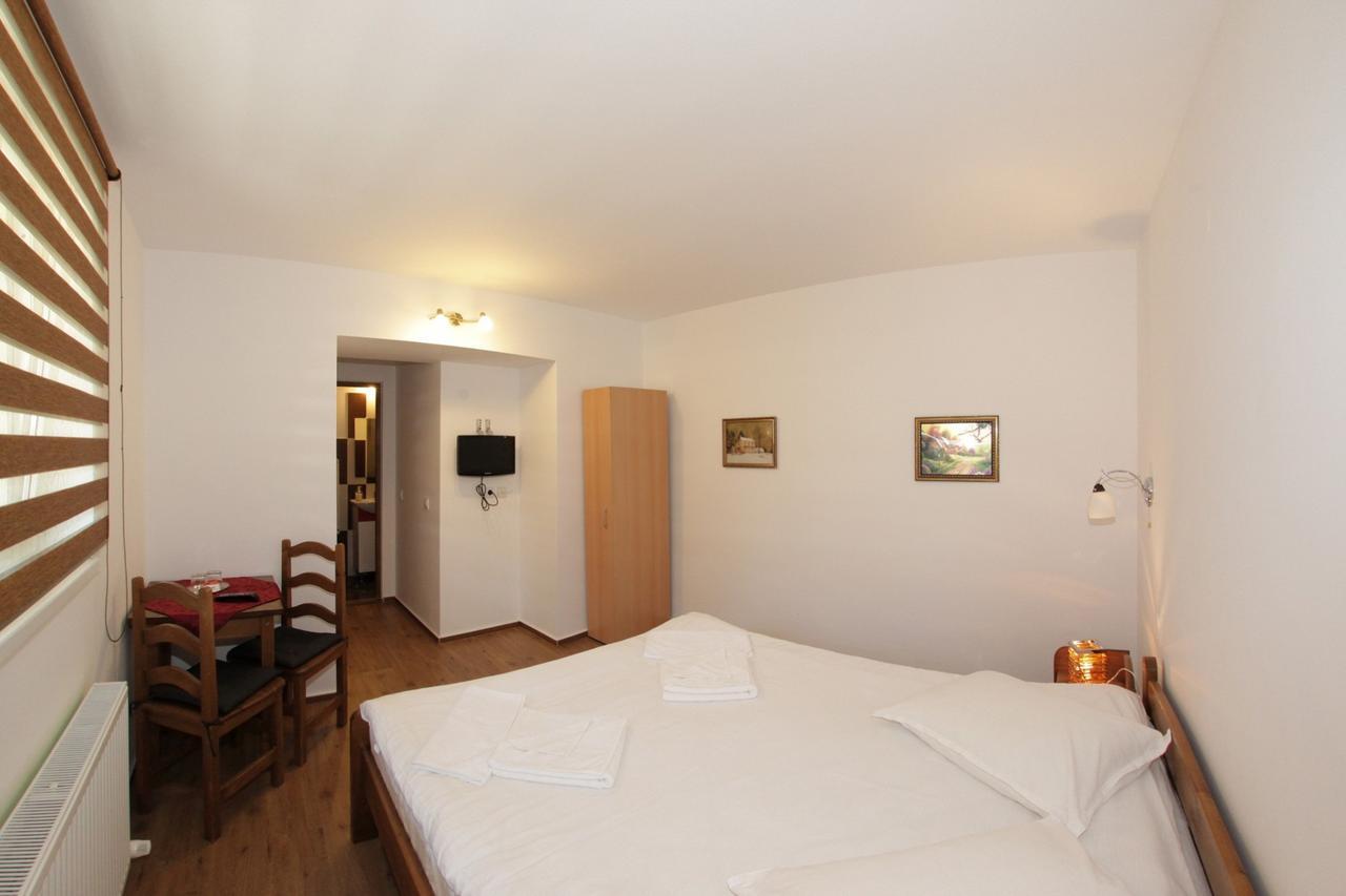 Pensiunea Cocosul Rosu Sibiu Exterior foto